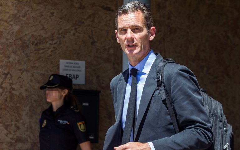 Iñaki Urdangarín, a su salida de la Escuela Balear de la Administración Pública (EBAP) de Palma tras la sexagésima sesión del juicio del caso Nóos Iñaki Urdangarín, a su salida de la Escuela Balear de la Administración Pública (EBAP) de Palma tras la sexagésima sesión del juicio del caso Nóos