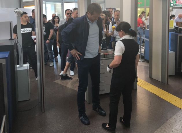 Julen Lopetegui, en el aeropuerto rumbo a Madrid. Julen Lopetegui, en el aeropuerto rumbo a Madrid.