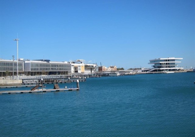 Entorno de la base en el puerto de València Entorno de la base en el puerto de València