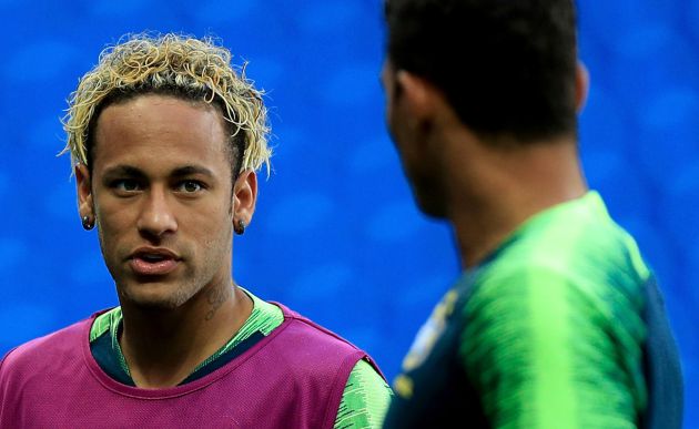 El nuevo 'look' de Neymar, que estrenó en el último entrenamiento de la 'canarinha' El nuevo 'look' de Neymar, que estrenó en el último entrenamiento de la 'canarinha'