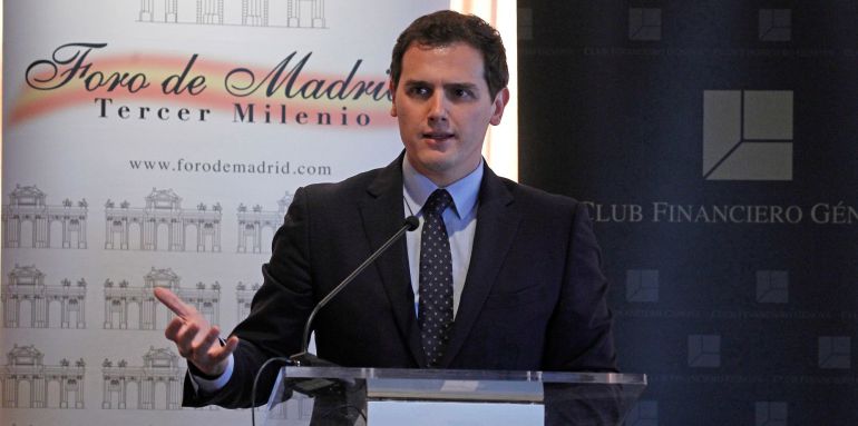 El líder de Ciudadanos Albert Rivera pronuncia unas palabras antes de recoger el premio concedido por el Foro Madrid Tercer Milenio a la plataforma "España Ciudadana" El líder de Ciudadanos Albert Rivera pronuncia unas palabras antes de recoger el premio concedido por el Foro Madrid Tercer Milenio a la plataforma "España Ciudadana"