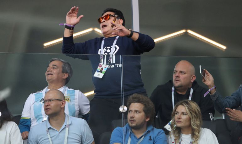 Maradona, en el partido entre Argentina e Islandia. Maradona, en el partido entre Argentina e Islandia.