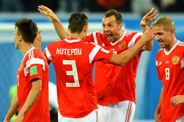 Los jugadores de Rusia celebran el tercer gol del equipo Los jugadores de Rusia celebran el tercer gol del equipo