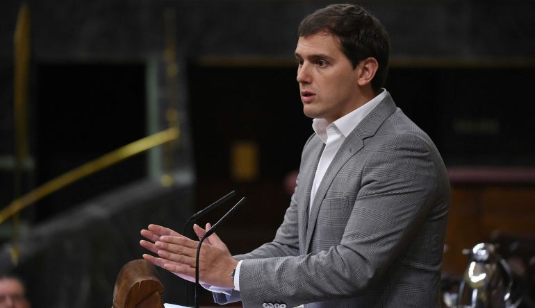 El presidente de Ciudadanos, Albert Rivera, durante su intervención en la sesión del pleno del Congreso celebrada este martes en Madrid El presidente de Ciudadanos, Albert Rivera, durante su intervención en la sesión del pleno del Congreso celebrada este martes en Madrid