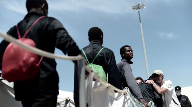 Migrantes del Aquarius desembarcando en Valencia Migrantes del Aquarius desembarcando en Valencia