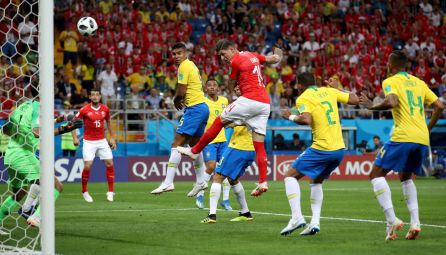 Zuber marca el gol de Suiza. Zuber marca el gol de Suiza.