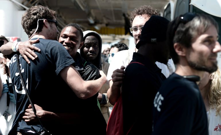 Un grupo de migrantes del Aquarius a su llegada al puerto de Valencia Un grupo de migrantes del Aquarius a su llegada al puerto de Valencia