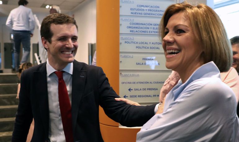 Los candidatos a presidir el Partido Popular, María Dolores de Cospedal y Pablo Casado, durante la presentación de avales, en la sede del partido en Madrid. Los candidatos a presidir el Partido Popular, María Dolores de Cospedal y Pablo Casado, durante la presentación de avales, en la sede del partido en Madrid.