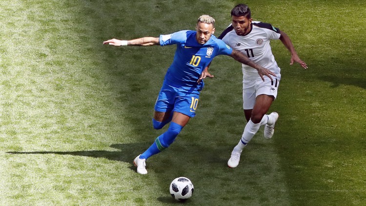 Coutinho salva a Brasil