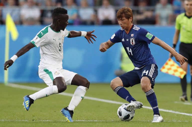 Inui Se Zafa De La Defensa Senegalesa En Una Jugada Del Partido Inui Se Zafa De La Defensa Senegalesa En Una Jugada Del Partido