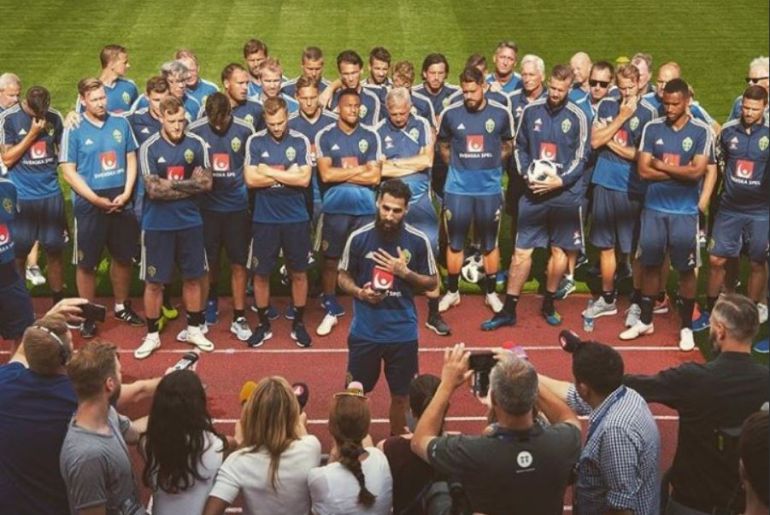 Durmaz, con sus compañeros de Suecia Durmaz, con sus compañeros de Suecia