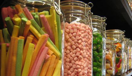Reino Unido quiere prohibir la venta de dulces para evitar la obesidad infantil
