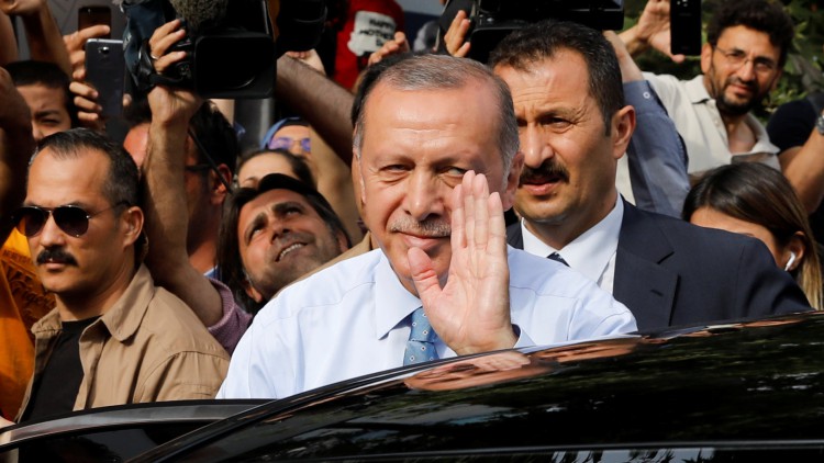 Erdogan gana por amplia mayoría, según resultados parciales