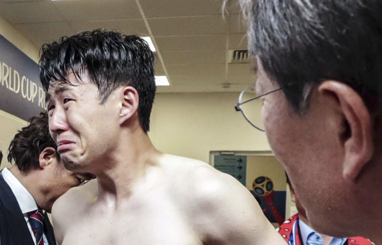 Heung-Min Son llora tras la derrota de Corea del Sur ante MÃ©xico en el Mundial de Rusia.