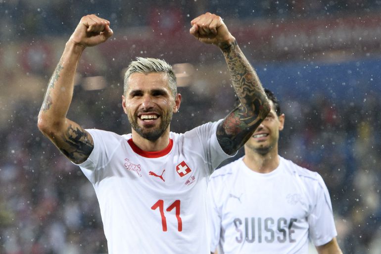 Valon Behrami celebra la victoria de Suiza ante Serbia. Valon Behrami celebra la victoria de Suiza ante Serbia.