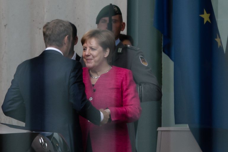 La canciller alemana, Angela Merkel, recibe al presidente del Consejo Europeo, Donald Tusk (izq), en la Cancillería en Berlín La canciller alemana, Angela Merkel, recibe al presidente del Consejo Europeo, Donald Tusk (izq), en la Cancillería en Berlín