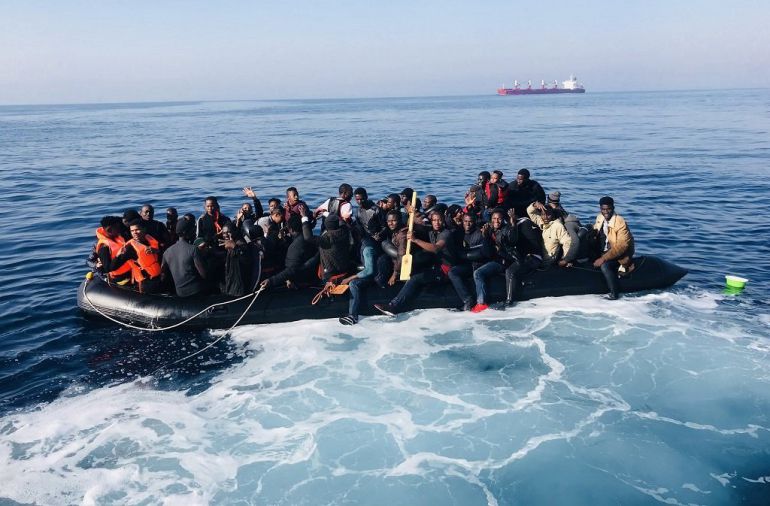 Naufragó un barco en Libia y cien migrantes permanecen desaparecidos