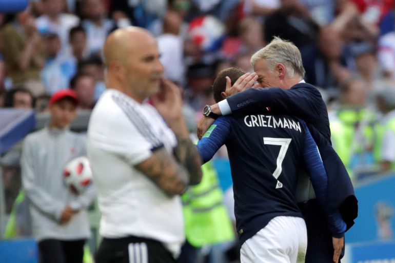 Griezmann y Deschamps celebran la victoria con Sampaoli desolado Griezmann y Deschamps celebran la victoria con Sampaoli desolado