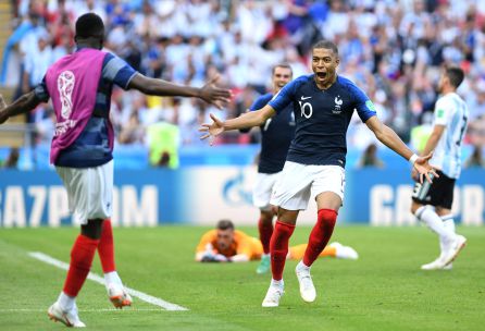 Mbappe celebra uno de sus goles Mbappe celebra uno de sus goles
