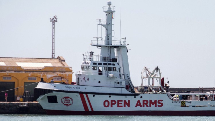 Urbán denuncia que el cierre de puertos provoca el éxodo de los barcos de rescate