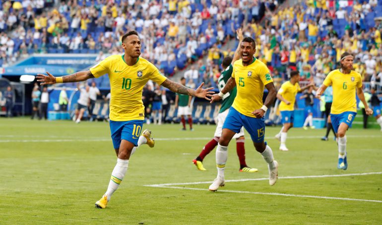 Neymar celebra su gol a México en octavos de final. Neymar celebra su gol a México en octavos de final.
