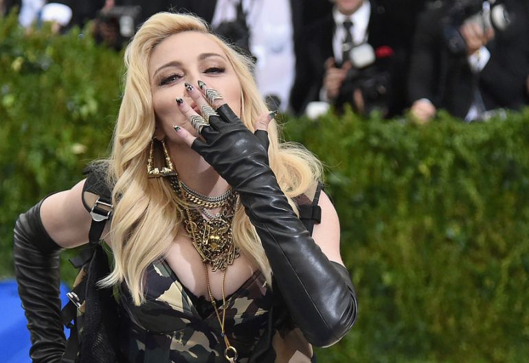 Madonna se instaló en Lisboa hace un año para que su hijo pudiera entrenar con el Benfica. Madonna se instaló en Lisboa hace un año para que su hijo pudiera entrenar con el Benfica.
