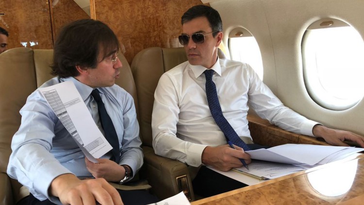 El PP pregunta al Gobierno si las gafas de sol de Sánchez están graduadas