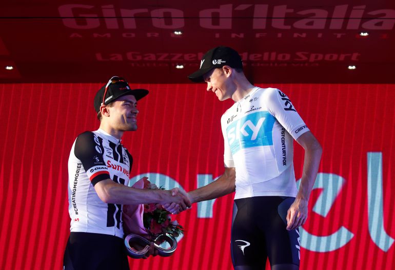 Tom Dumoulin y Chris Froome, en el podio del Giro de Italia. Tom Dumoulin y Chris Froome, en el podio del Giro de Italia.