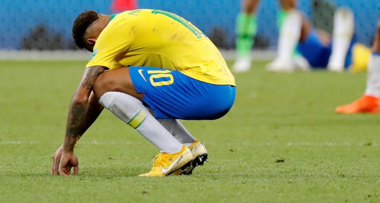 Neymar se lamenta tras caer eliminados frente a Bélgica en cuartos de final Neymar se lamenta tras caer eliminados frente a Bélgica en cuartos de final
