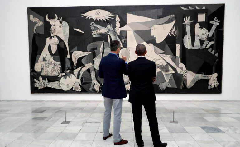 Fotografía facilitada por la Casa de S.M. el Rey, el Rey de España acompañó hoy al expresidente de EEUU Barack Obama en una visita privada al Museo Reina Sofía Fotografía facilitada por la Casa de S.M. el Rey, el Rey de España acompañó hoy al expresidente de EEUU Barack Obama en una visita privada al Museo Reina Sofía