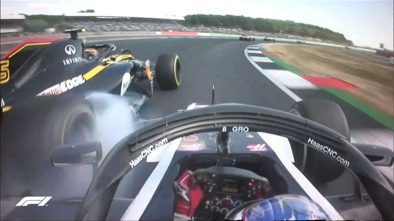 Momento en el que Grosjean roza a Sainz. Momento en el que Grosjean roza a Sainz.
