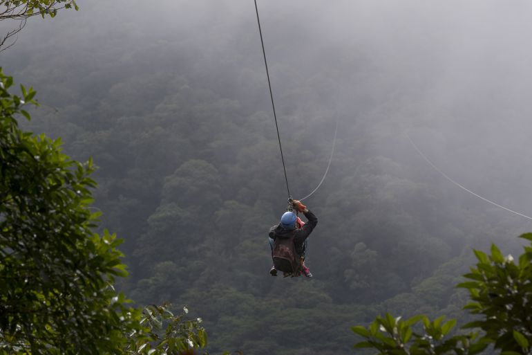 Fatídica excursión en su luna de miel: fallece un hombre practicando 'canopy'