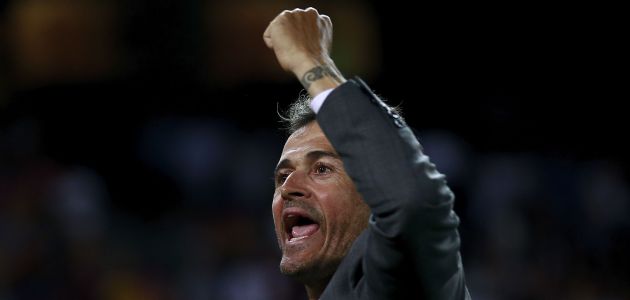 Luis Enrique celebra con el brazo izquierdo en alto Luis Enrique celebra con el brazo izquierdo en alto
