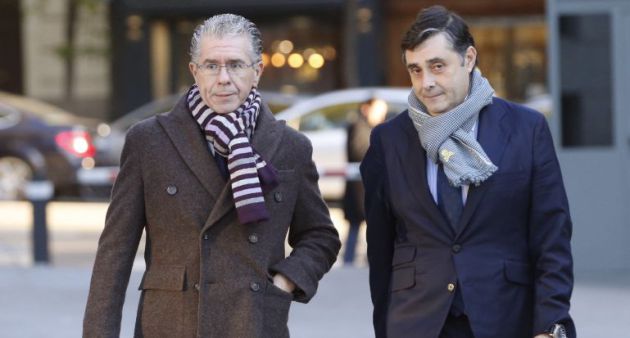 Granados y su letrado, Javier Vasallo, al llegar al juicio Granados y su letrado, Javier Vasallo, al llegar al juicio