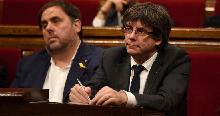 Junqueras y Puigdemont en el Parlament en una imagen de archivo Junqueras y Puigdemont en el Parlament en una imagen de archivo