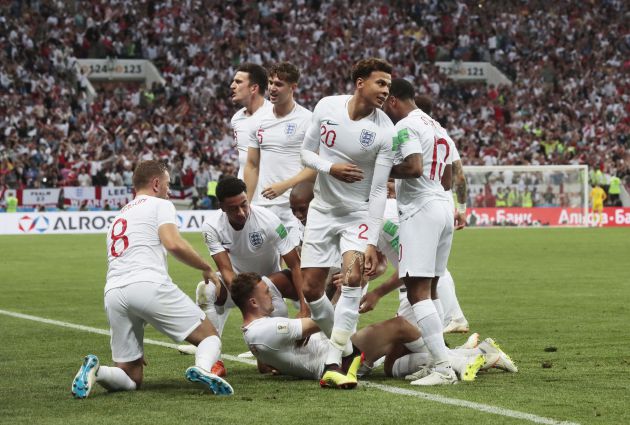Inglaterra celebra su gol en el minuto 5 Inglaterra celebra su gol en el minuto 5