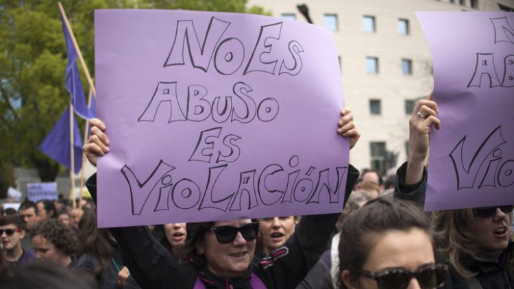 Podemos propone crear un delito de acoso sexual en la calle