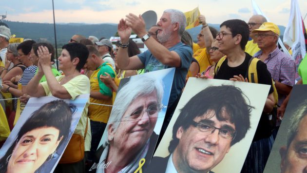 Manifestantes en apoyo a los fugados y presos catalanes en Lledoners Manifestantes en apoyo a los fugados y presos catalanes en Lledoners