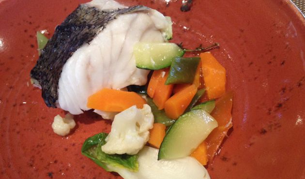 Merluza en papillote con verduras (30). Merluza en papillote con verduras (30).