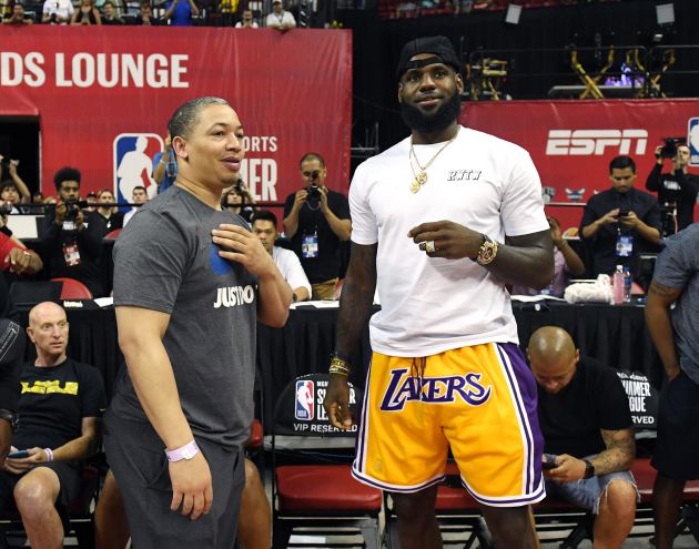 8. Los Ángeles Lakers con un valor de 3,3 mil millones de dólares 8. Los Ángeles Lakers con un valor de 3,3 mil millones de dólares