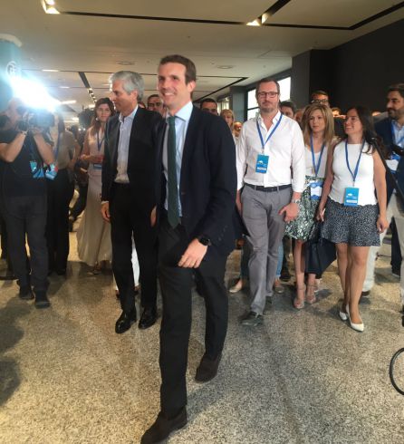 Pablo Casado ha llegado junto a Adolfo Suárez Yllana. Pablo Casado ha llegado junto a Adolfo Suárez Yllana.