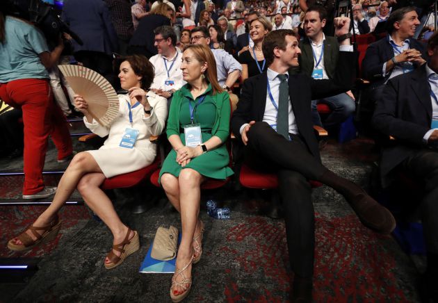 Los candidatos a presidir el Partido Popular Soraya Sáez de Santamaría (i) y Pablo Casado (d) Los candidatos a presidir el Partido Popular Soraya Sáez de Santamaría (i) y Pablo Casado (d)