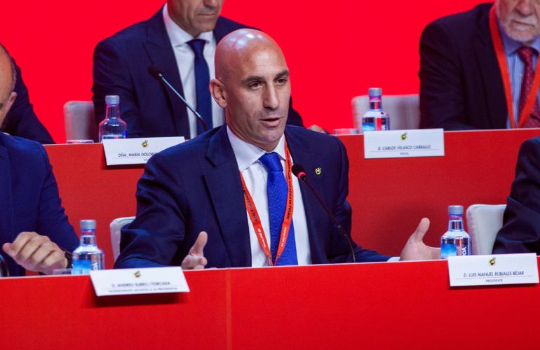 El presidente de la Federación Española de Fútbol, Luis Rubiales, durante la asamblea general ordinaria en la ciudad de fútbol de las Rozas. El presidente de la Federación Española de Fútbol, Luis Rubiales, durante la asamblea general ordinaria en la ciudad de fútbol de las Rozas.