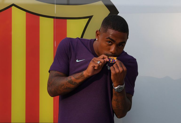 Malcom ya posa como nuevo jugador del FC Barcelona Malcom ya posa como nuevo jugador del FC Barcelona