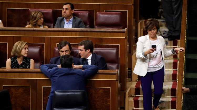 Sáenz de Santamaría rompe las negociaciones con Pablo Casado