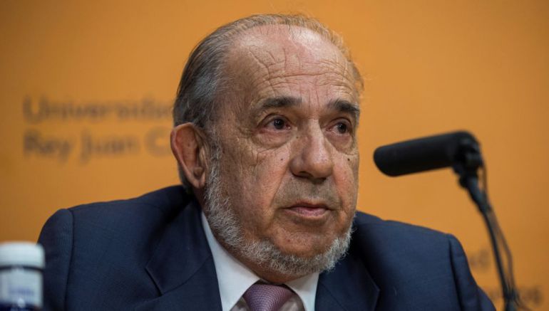 Enrique Álvarez Conde, durante la primera rueda de prensa del escándalo Cifuentes Enrique Álvarez Conde, durante la primera rueda de prensa del escándalo Cifuentes