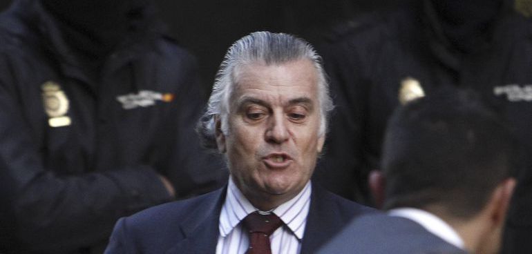 Bárcenas tras declarar ante el juez Ruz en 2013 Bárcenas tras declarar ante el juez Ruz en 2013