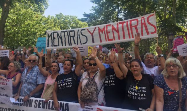 Afectados se manifiestan en Madrid Afectados se manifiestan en Madrid