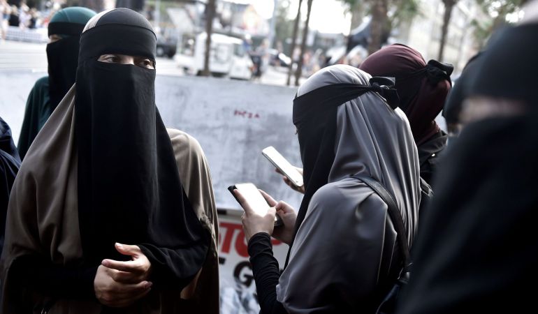 Mujeres musulmanas cubiertas protestan contra la prohibición de la burka y el nikab, en Copenague (Dinamarca) Mujeres musulmanas cubiertas protestan contra la prohibición de la burka y el nikab, en Copenague (Dinamarca)