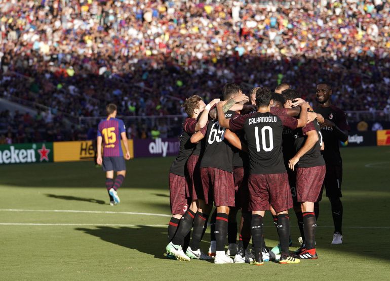 Los jugadores del Milán celebran el gol Los jugadores del Milán celebran el gol